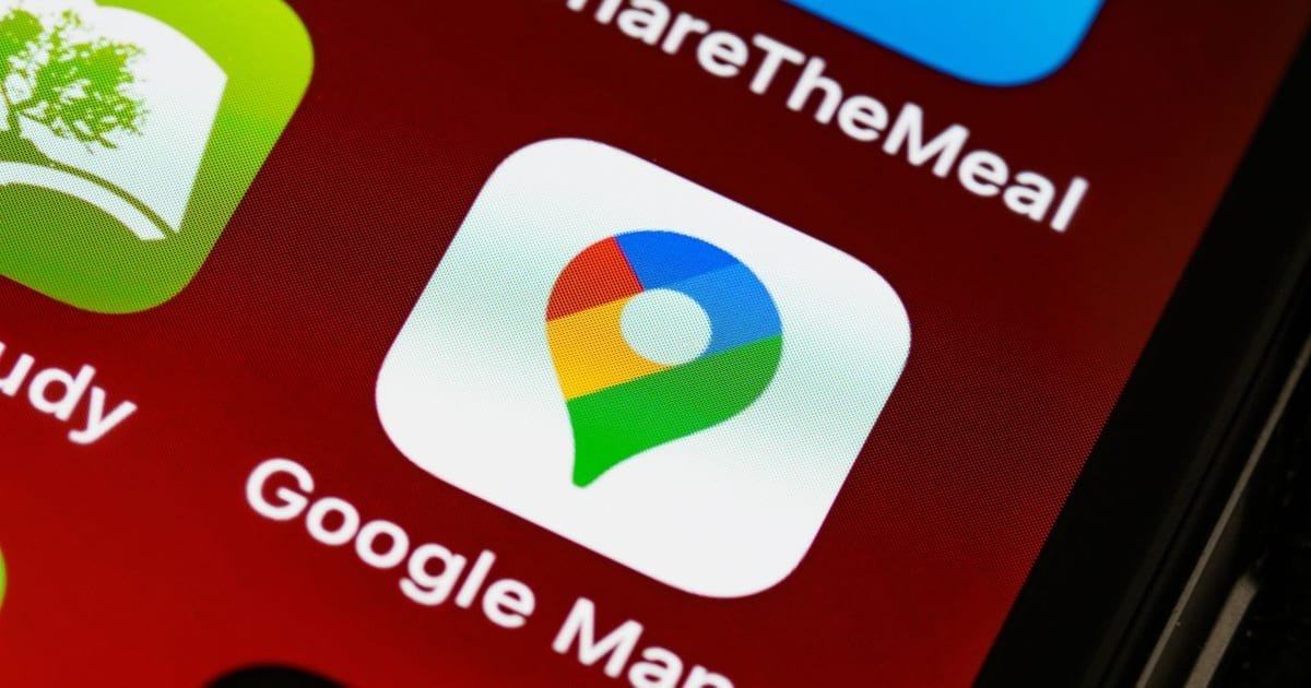 Ícone do Google Maps na tela de um celular
